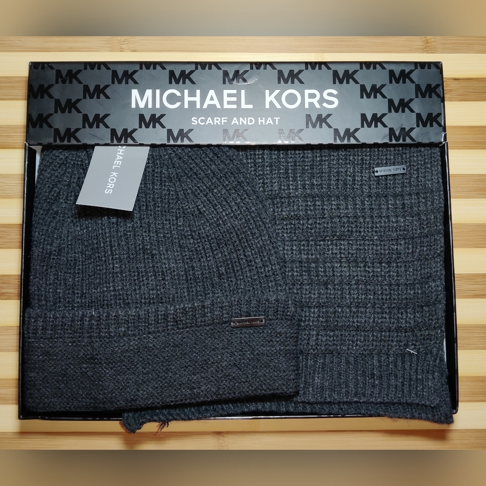Michael Kors Mens Beanie Hat & Scarf Set Black MK Logo Knit Winter Gift Box NIB